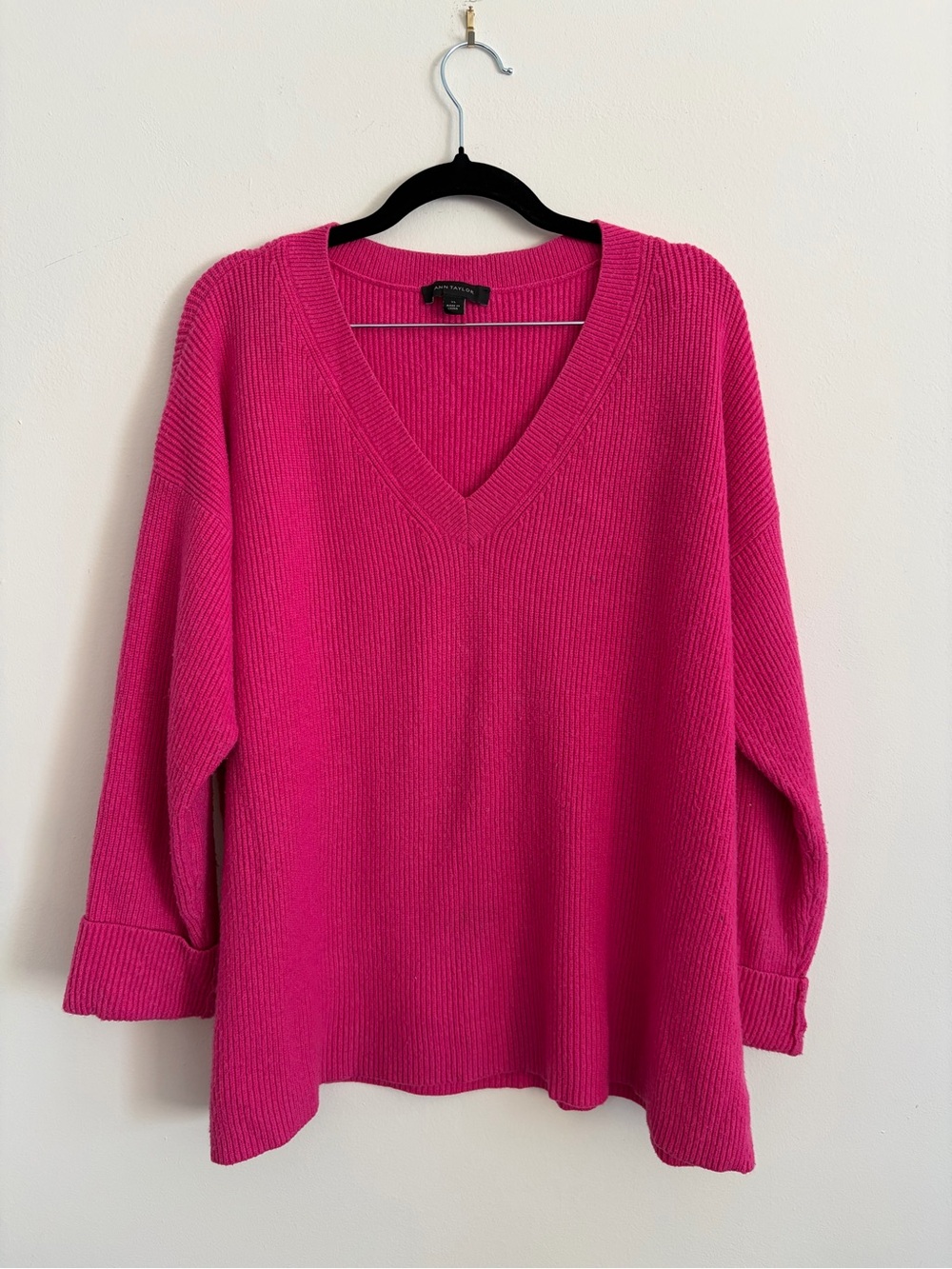 Ann Taylor Hot Pink Fuchsia V-Neck Ribbed Sweater